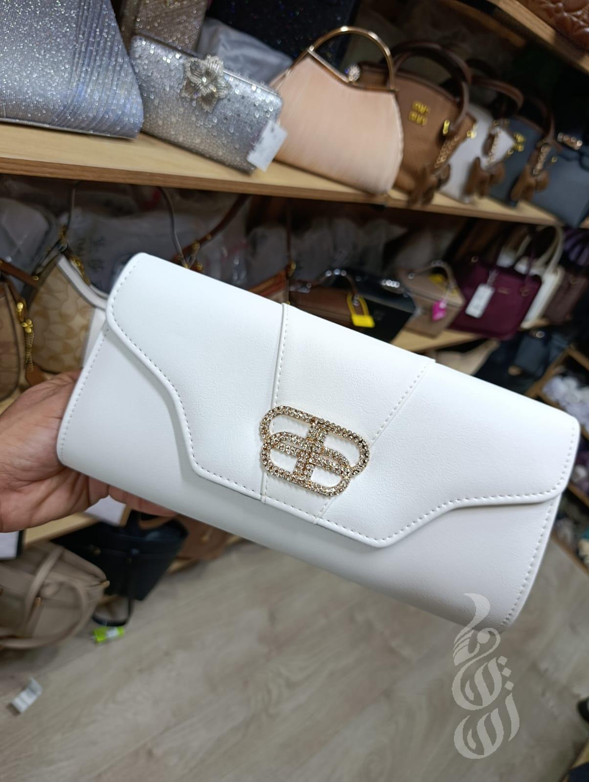 ابيض